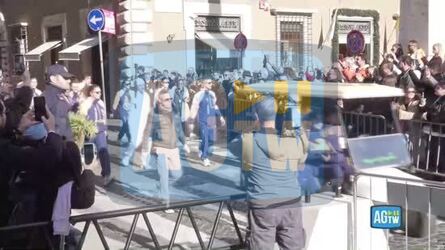 Staffetta olimpica il passaggio della Torcia in via della Conciliazione