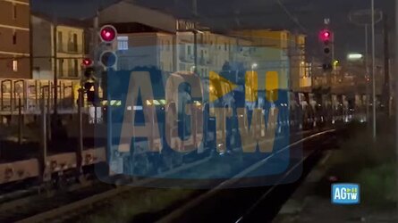 Pisa protesta sui binari contro il convoglio militare traffico ferroviario in tilt alla stazione centrale