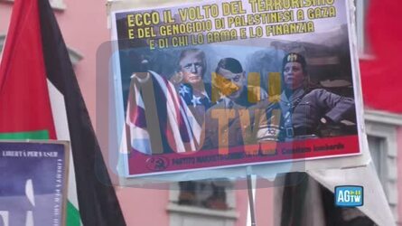 Meloni Mussolini Netanyahu Hitler i cartelli al corteo di Milano