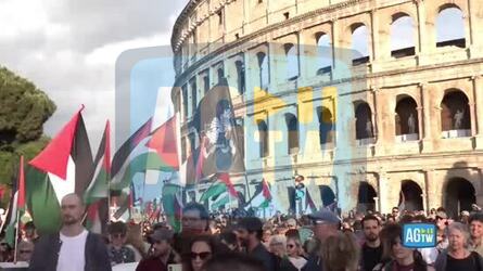 Roma corteo per la Flotilla davanti alla Prefettura il prefetto Giannini si affaccia da Palazzo Valentini