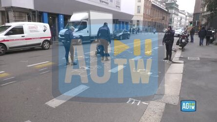 Milano incidente in centro tra bus e moto 4 feriti