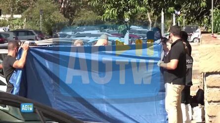Si lancia dal quarto piano e muore in casa trovata madre deceduta