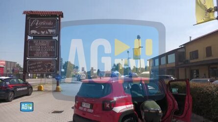 Lainate incendio in agriturismo fiamme su deposito e copertura