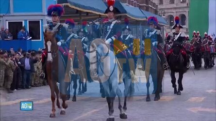 Briciola la mascotte di carabinieri a cavallo sfila su via dei Fori Imperiali