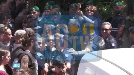 Anarchici sgomberato il Bencivenga di Roma ancora tensioni tra occupanti e polizia