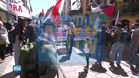 Milano corteo pro Palestina il 16 maggio tensione con un uomo alla finestra tra gesti e insulti