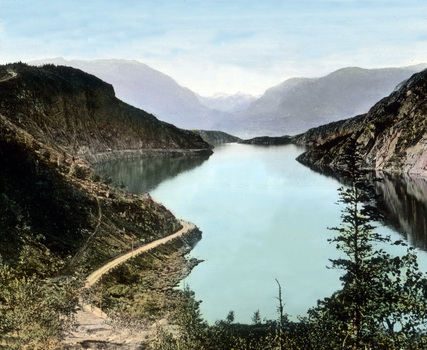 UIG F 030586