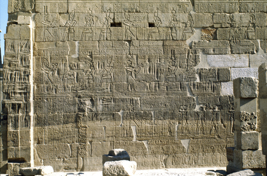 BEN F 013537