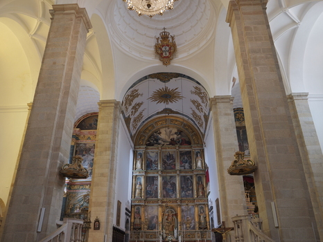 View of the ornate altar and vaulted interior of the Se de Portalegre cathedral with tall stone columns and gold carvings in Portalegre Portalegre District Portugal.
