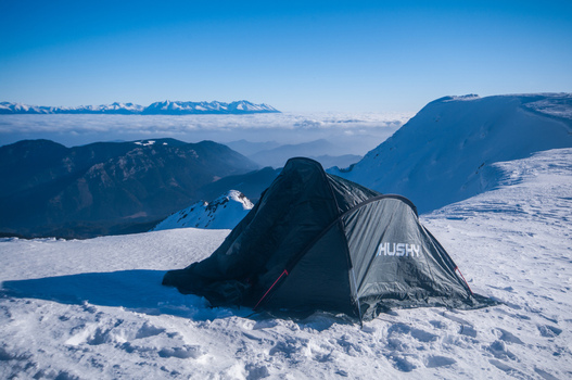 Liptovsky Jan Zilina Region Slovakia 09 March 2025 View of a tent on the snowy summit of Dumbier with a sea of clouds and distant mountain peaks under a clear blue sky. Liptovsky Jan Zilina Region Slovakia 09 March 2025 View of a tent on the snowy summit of Dumbier with a sea of clouds and distant mountain peaks under a clear blue sky.