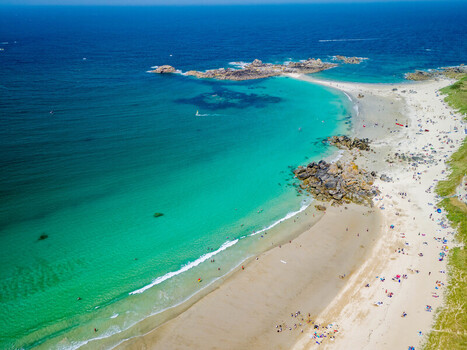 FRANCE. BRITTANY. FINISTERE 29 CLEDER. AERIAL VIEW OF LES AMIETS BEACH A MAGNIFICENT STRETCH OF SAND BORDERED BY DUNES