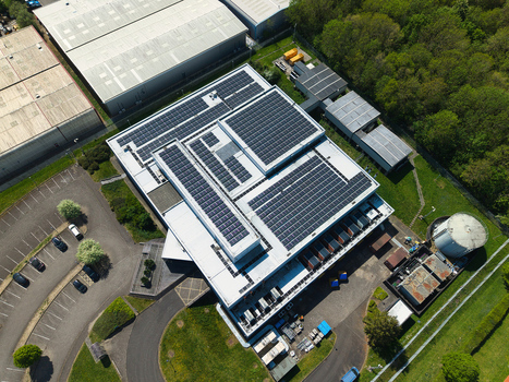 Aerial view of a modern data centre with extensive rooftop solar panels and adjacent parking facilities in Wellingborough England United Kingdom. Aerial view of a modern data centre with extensive rooftop solar panels and adjacent parking facilities in Wellingborough England United Kingdom.