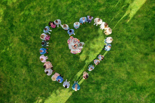 Wiesenthau Germany 02 May 2026 Aerial view of a wedding party forming a heart shape on the green lawn of Schloss Wiesenthau with the bride and groom in the center. Wiesenthau Germany 02 May 2026 Aerial view of a wedding party forming a heart shape on the green lawn of Schloss Wiesenthau with the bride and groom in the center.