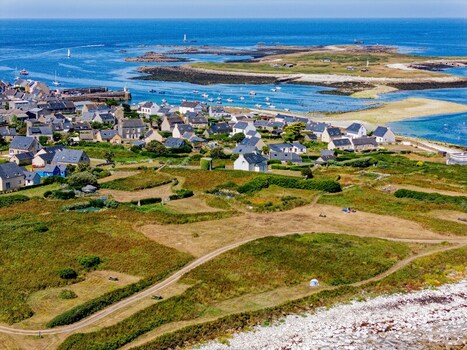 FRANCE. BRITTANY. FINISTERE 29 AERIAL VIEW OF ILE DE MOLENE MOLENE ISLAND