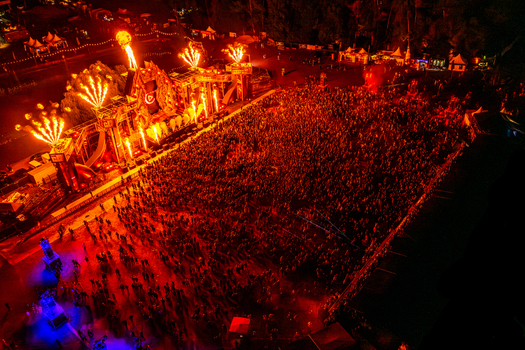 Herzogenaurach Germany 27 July 2025 Aerial view of the Open Beatz Festival featuring a large crowd in front of a stage with pyrotechnics and red lighting at night. Herzogenaurach Germany 27 July 2025 Aerial view of the Open Beatz Festival featuring a large crowd in front of a stage with pyrotechnics and red lighting at night.