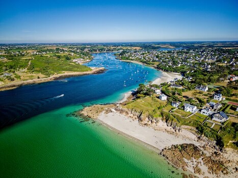 FRANCE. BRITTANY. FINISTERE 29 AERIAL VIEW OF ABER BENOIT