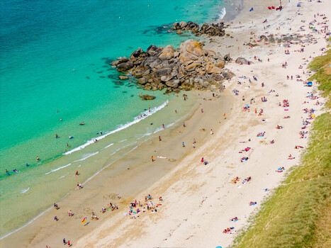 FRANCE. BRITTANY. FINISTERE 29 CLEDER. AERIAL VIEW OF LES AMIETS BEACH A MAGNIFICENT STRETCH OF SAND BORDERED BY DUNES