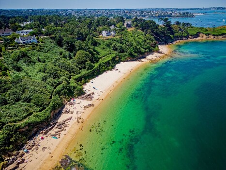 FRANCE. BRITTANY. FINISTERE 29 AERIAL VIEW OF TAHITI BEACH CARANTEC