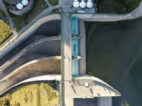 Niedzica Poland 19 September 2026 Aerial view of the Czorsztyn Dam featuring the concrete structure pedestrian walkway and the adjacent reservoir water.