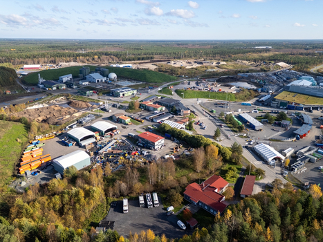 Oulu Finland 25 September 2026 Aerial view of the Rusko waste center featuring industrial sorting facilities storage buildings and surrounding autumn forest under a clear sky. Oulu Finland 25 September 2026 Aerial view of the Rusko waste center featuring industrial sorting facilities storage buildings and surrounding autumn forest under a clear sky.