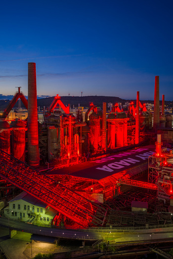 Volklingen Germany 09 May 2026 Aerial view of the Volklingen Ironworks illuminated with red lights under a twilight sky. Volklingen Germany 09 May 2026 Aerial view of the Volklingen Ironworks illuminated with red lights under a twilight sky.