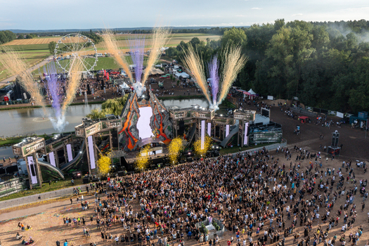 Herzogenaurach Germany 27 July 2025 Aerial view of the Open Beatz Festival featuring a massive main stage with pyrotechnics a Ferris wheel and a large crowd of people. Herzogenaurach Germany 27 July 2025 Aerial view of the Open Beatz Festival featuring a massive main stage with pyrotechnics a Ferris wheel and a large crowd of people.