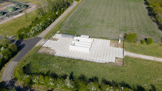 Hoogeveen Netherlands 01 May 2026 Drone view of a hydrogen tube trailer filling station in Erflanden Hoogeveen supporting homes switching from natural gas to hydrogen in the Dutch energy transition. Hoogeveen Netherlands 01 May 2026 Drone view of a hydrogen tube trailer filling station in Erflanden Hoogeveen supporting homes switching from natural gas to hydrogen in the Dutch energy transition.