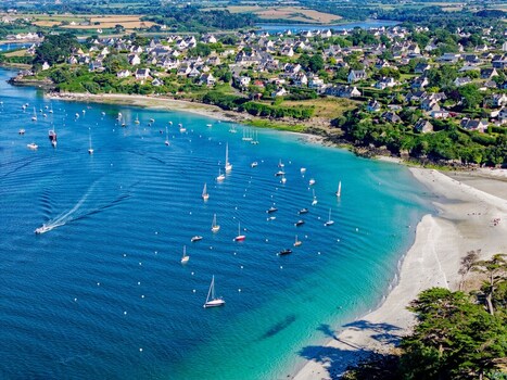 FRANCE. BRITTANY. FINISTERE 29 AERIAL VIEW OF BENIGUET BEACH AND ST PABU ABER BENOIT