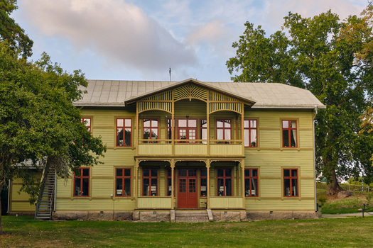 Ronneby Sweden 10 September 2025 View of Brunssparken featuring a historic 19th century wooden villa with green siding and red trim set within the lush gardens of the spa park. Ronneby Sweden 10 September 2025 View of Brunssparken featuring a historic 19th century wooden villa with green siding and red trim set within the lush gardens of the spa park.