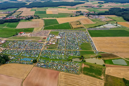 Herzogenaurach Germany 25 July 2025 Aerial view of the Open Beatz Festival campsite with thousands of tents and cars surrounded by agricultural fields and forests. Herzogenaurach Germany 25 July 2025 Aerial view of the Open Beatz Festival campsite with thousands of tents and cars surrounded by agricultural fields and forests.