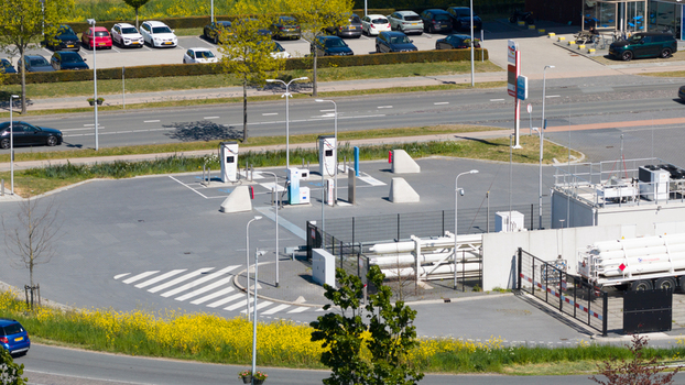 Utrecht Netherlands 29 April 2026 Hydrogen and LNG refueling station for sustainable fuels alternative energy and cleaner transport infrastructure for road freight fleets and low emission mobility. Utrecht Netherlands 29 April 2026 Hydrogen and LNG refueling station for sustainable fuels alternative energy and cleaner transport infrastructure for road freight fleets and low emission mobility.