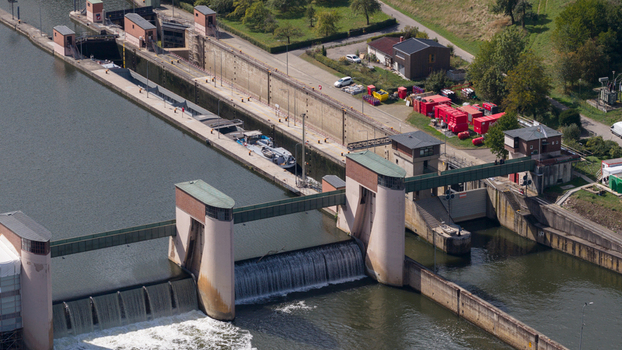 Aerial view of the Neckar Staustufe und Schleuse Rockenau a river lock and weir system on the Neckar River with concrete structures in Eberbach Baden Wurttemberg Germany.