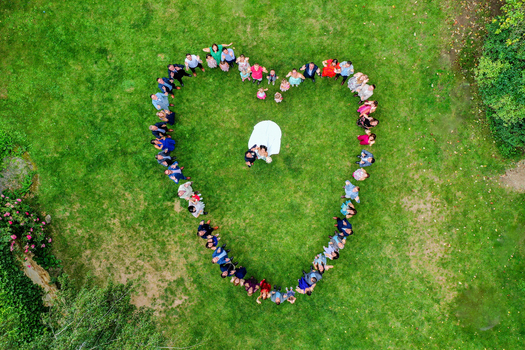 Wiesenthau Germany 09 May 2026 Aerial view of a wedding party forming a heart shape on the lawn of Schloss Wiesenthau with the bride and groom in the center. Wiesenthau Germany 09 May 2026 Aerial view of a wedding party forming a heart shape on the lawn of Schloss Wiesenthau with the bride and groom in the center.