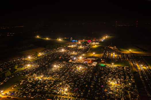 Herzogenaurach Germany 25 July 2025 Aerial view of the Open Beatz Festival at night featuring illuminated stages vast camping areas filled with tents and crowds of people. Herzogenaurach Germany 25 July 2025 Aerial view of the Open Beatz Festival at night featuring illuminated stages vast camping areas filled with tents and crowds of people.