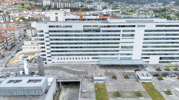 Ourense Spain 30 April 2026 Aerial view of the Complexo Hospitalario Universitario de Ourense CHUO with its modern facade surrounding urban streets and residential buildings. Ourense Spain 30 April 2026 Aerial view of the Complexo Hospitalario Universitario de Ourense CHUO with its modern facade surrounding urban streets and residential buildings.
