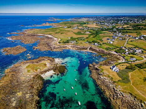 FRANCE. BRITTANY. FINISTERE 29 AERIAL VIEW OF THE SMALL HARBOUR OF MAZOU PORSPODER