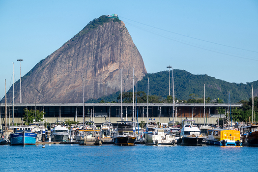 Rio de Janeiro Rio de Janeiro Brazil 20 June 2026 View of Marina da Gloria with yachts docked in the harbor set against the iconic Sugarloaf Mountain under a clear blue sky. Rio de Janeiro Rio de Janeiro Brazil 20 June 2026 View of Marina da Gloria with yachts docked in the harbor set against the iconic Sugarloaf Mountain under a clear blue sky.