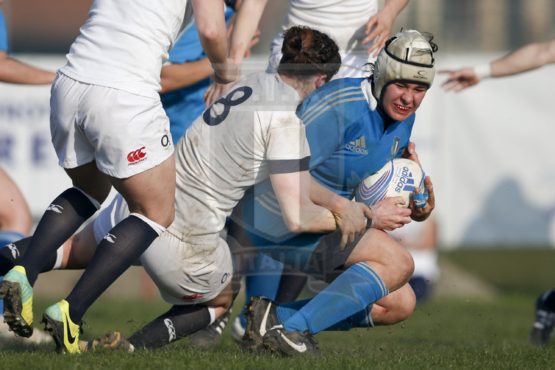 RBS 6 Nazioni Femminile 2014, Rovato (BS), Stadio Giulio e Silvio Pagani, 16-03-2014, Italia v Inghilterra. Ilaria Arrighetti placcata da Rebecca Essex. Foto: Roberto Bregani