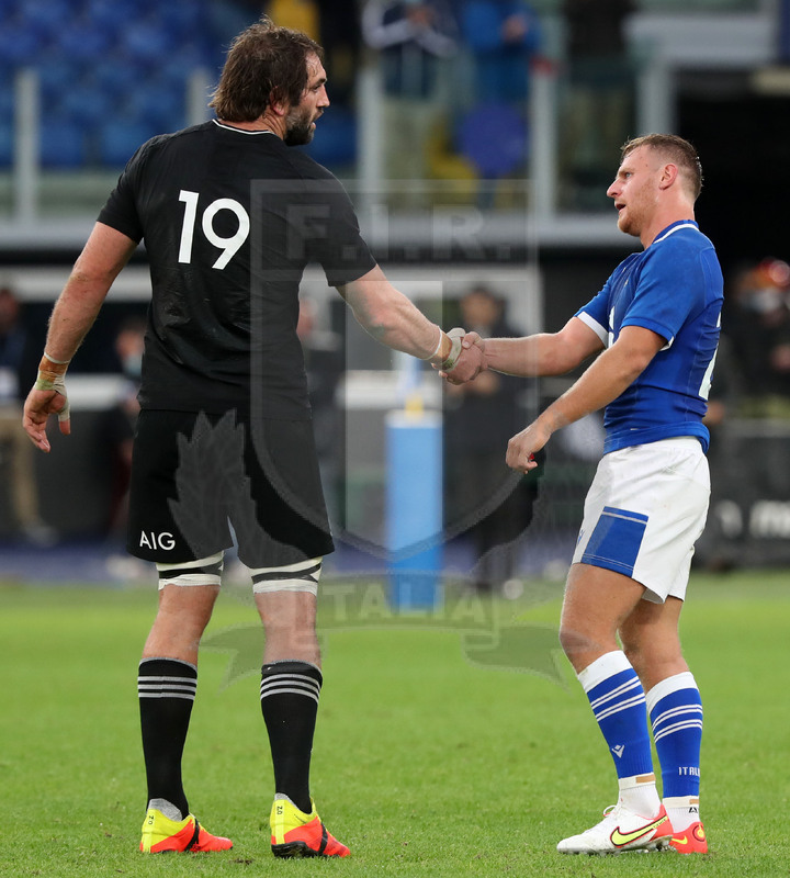 Autumn Nations Series 2021, Roma, Stadio Olimpico, 06/11-2021, Itallia vs Nuova Zelanda, il saluto fra le squadre alla fine del match. Foto Daniele Resini/Fotosportit