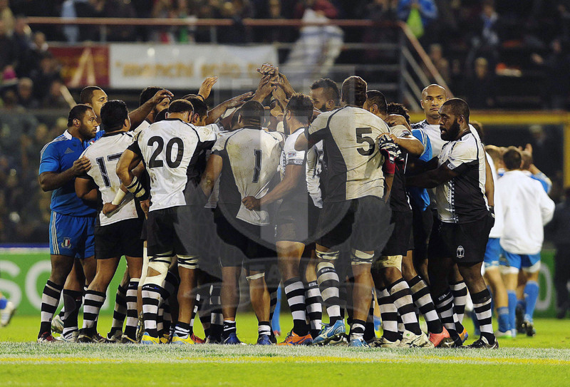 Cariparma Test Match 2013 - 16/11/2013, Cremona, Stadio Zini, Italia v Fiji, il cerchio dei fijani a fine gara
