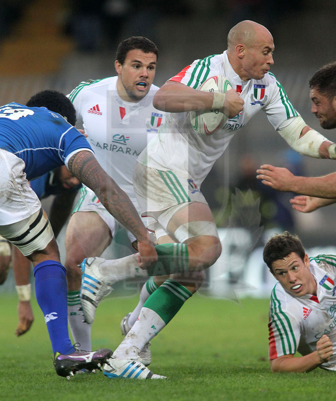 Cariparma test match 2014, Ascoli Piceno 08/11/2014, Italia v Samoa, Sergio Parisse con Manici in sostegno.