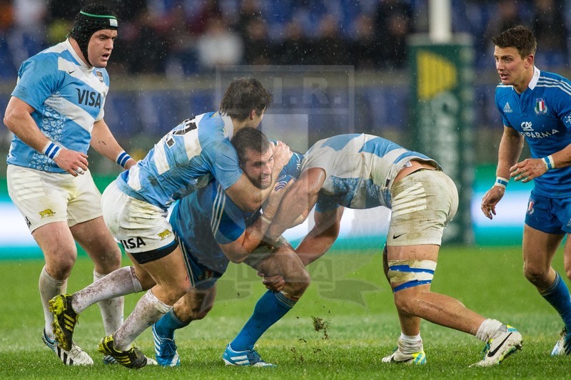 Cariparma Test Match 2013, Roma, Stadio Olimpico, 23-11-2013, Italia v Argentina. Foto Elena Barbini.Robert Barbieri in attacco viene fermato da Javier Rojas
