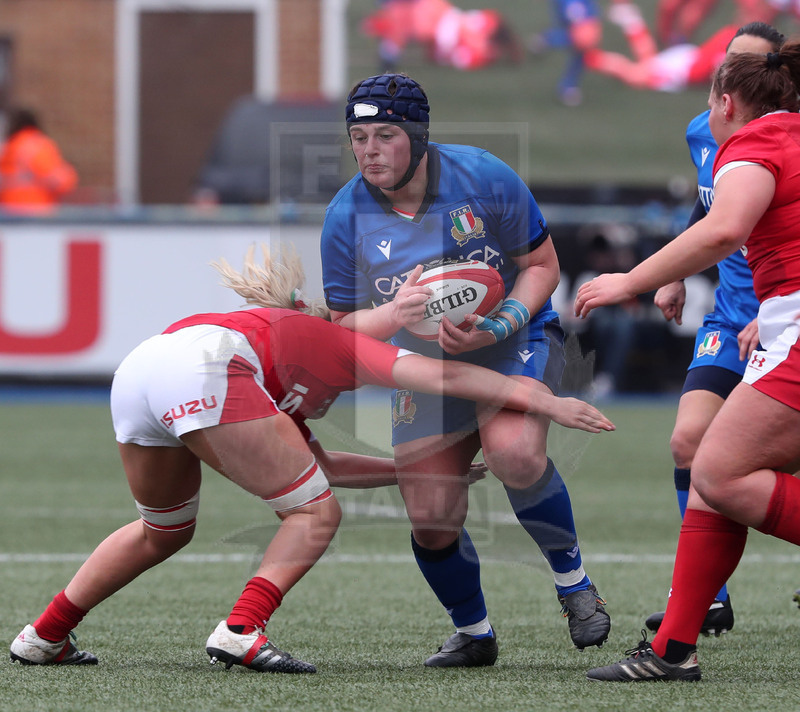Guinness Sei Nazioni Donne 2020, Cardiff, Arms Park 02/02/2020 Galles Donne v Italia Donne, una carica di Melissa Bettoni. Foto Daniele Resini/Fotosportit