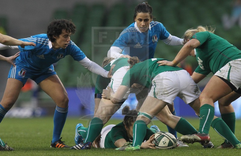 Rbs Sei Nazioni Donne 2014, Dublino, Aviva Stadium, 08/03/2014, Italia v Irlanda, Manuela Furlan in campana. Foto Daniele Resini/Fotosportit
