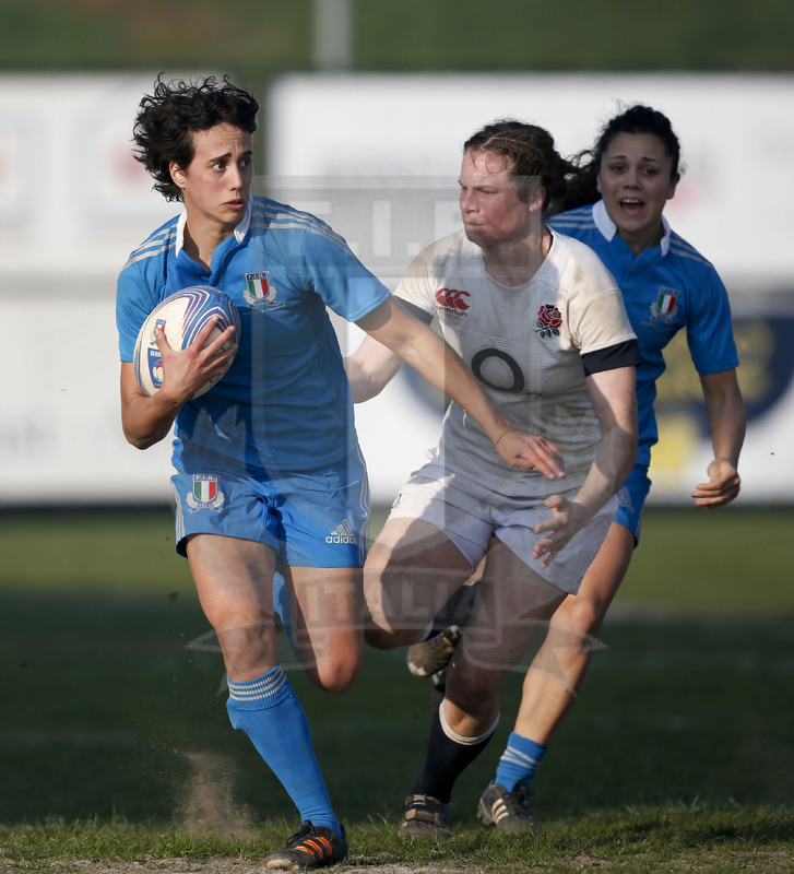 RBS 6 Nazioni Femminile 2014, Rovato (BS), Stadio Giulio e Silvio Pagani, 16-03-2014, Italia v Inghilterra. Manuela Furlan in fuga. Foto: Roberto Bregani