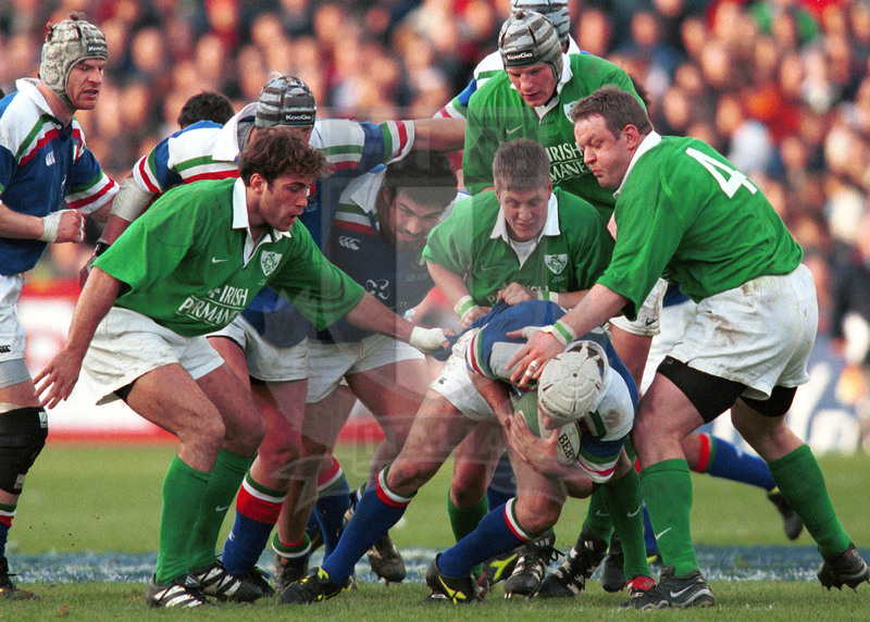 Lloyds TSB Sei Nazioni 2000, Round 3, Dublino, Lansdowne Road 04/03/2000, Irlanda v Italia, Alessandro Troncon fermato da Galwey e O\