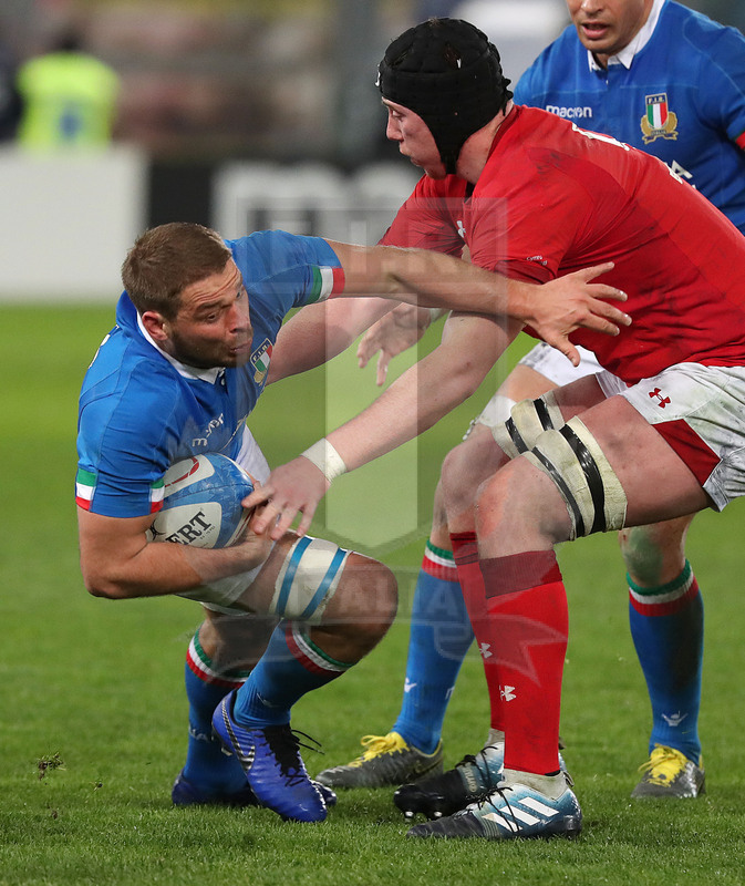 Guinness Sei Nazioni 2019, Round 2, Roma, Stadio Olimpico 09/02/2019, Italia v Galles, Marco Barbini difende palla. Foto Daniele Resini/Fotosportit