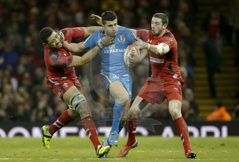 RBS 6 Nazioni 2014, Cardiff, Millennium Stadium, 1/02/2014, Galles v Italia. Tommso Allan cerca di superare l\