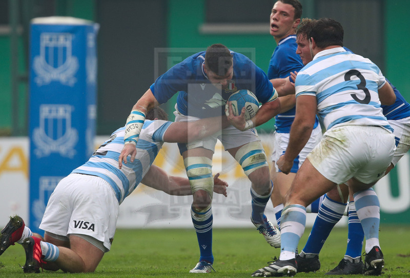 Autumn Nations Series 2021, Treviso, Stadio di Monigo, 13-11-2021, Italia vs Argentina. Sebastian Negri placcato da Julian Montoya. Foto: Roberto Bregani/Fotosportit
