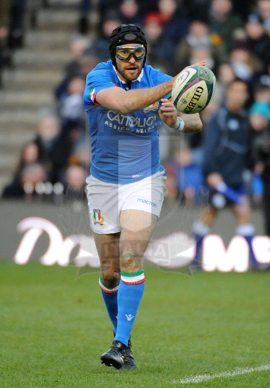 Guinness Sei Nazioni 2019, Round 1, Edimburgo, Murrayfield 02/02/2019, Scozia v Italia, Ian McKinley passa palla. Foto David Gibson/Fotosportit
